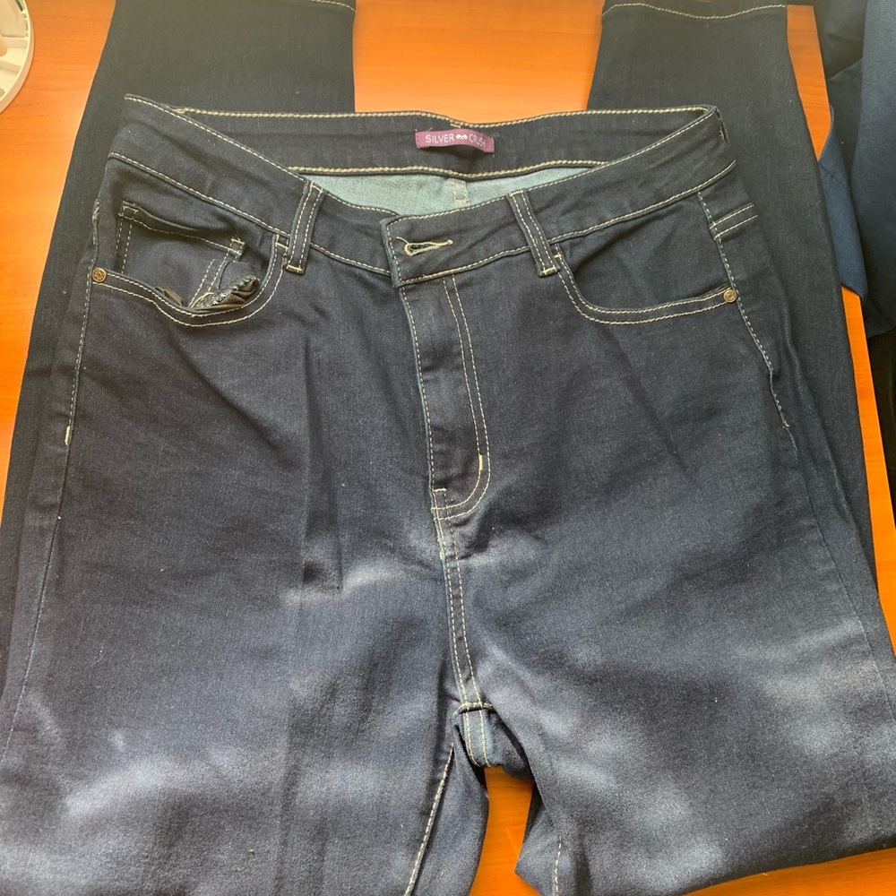 🎁 Silver Crush brand woman’s jeans. Size 14W. NWOT
